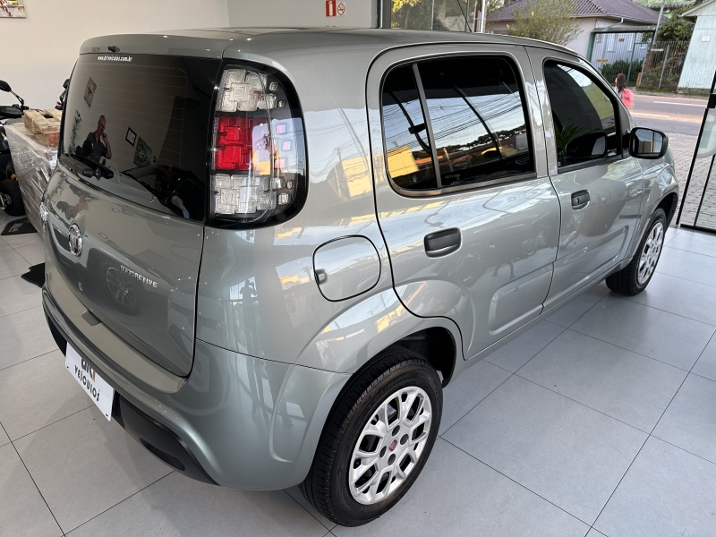 FIAT - UNO - 2015/2016 - Cinza - R$ 42.800,00