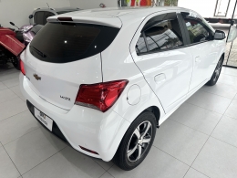 CHEVROLET - ONIX - 2018/2018 - Branca - R$ 64.800,00