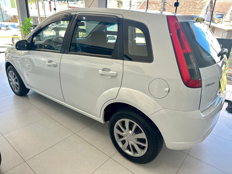 FORD - FIESTA - 2013/2014 - Branca - R$ 34.800,00