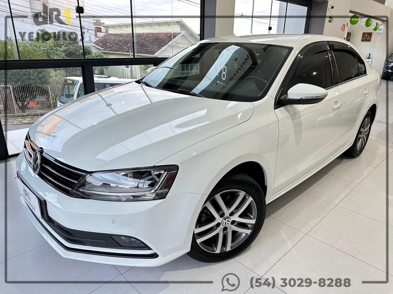 VOLKSWAGEN - JETTA - 2017/2018 - Branca - R$ 94.900,00