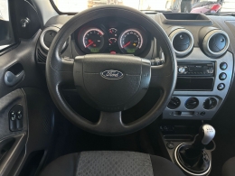 FORD - FIESTA - 2013/2014 - Branca - R$ 34.800,00