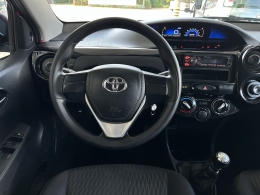 TOYOTA - ETIOS - 2016/2017 - Vermelha - R$ 53.800,00