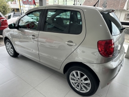 VOLKSWAGEN - FOX - 2013/2014 - Cinza - R$ 42.800,00