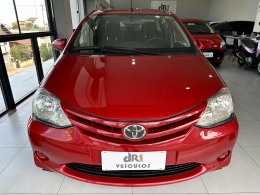 TOYOTA - ETIOS - 2016/2017 - Vermelha - R$ 53.800,00