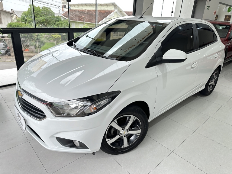 CHEVROLET - ONIX - 2018/2018 - Branca - R$ 64.800,00