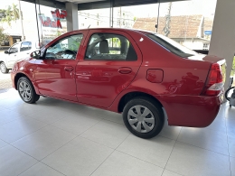 TOYOTA - ETIOS - 2016/2017 - Vermelha - R$ 53.800,00