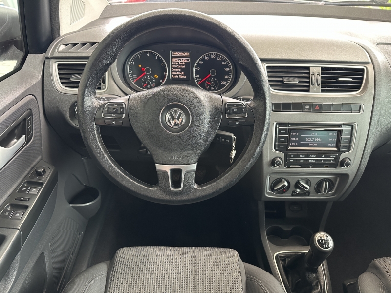 VOLKSWAGEN - FOX - 2013/2014 - Cinza - R$ 42.800,00