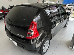 RENAULT - SANDERO - 2009/2010 - Preta - R$ 27.800,00