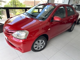 TOYOTA - ETIOS - 2016/2017 - Vermelha - R$ 53.800,00