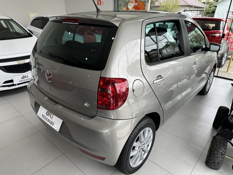 VOLKSWAGEN - FOX - 2013/2014 - Cinza - R$ 42.800,00