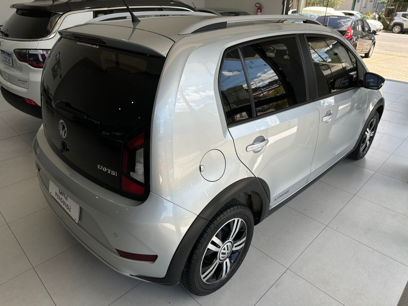 VOLKSWAGEN - UP - 2019/2020 - Prata - R$ 69.800,00