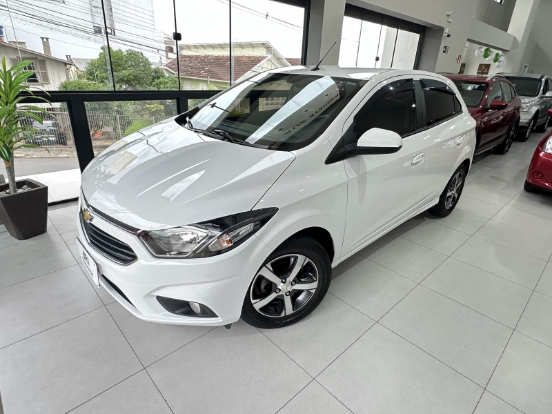 CHEVROLET - ONIX - 2018/2018 - Branca - R$ 64.800,00